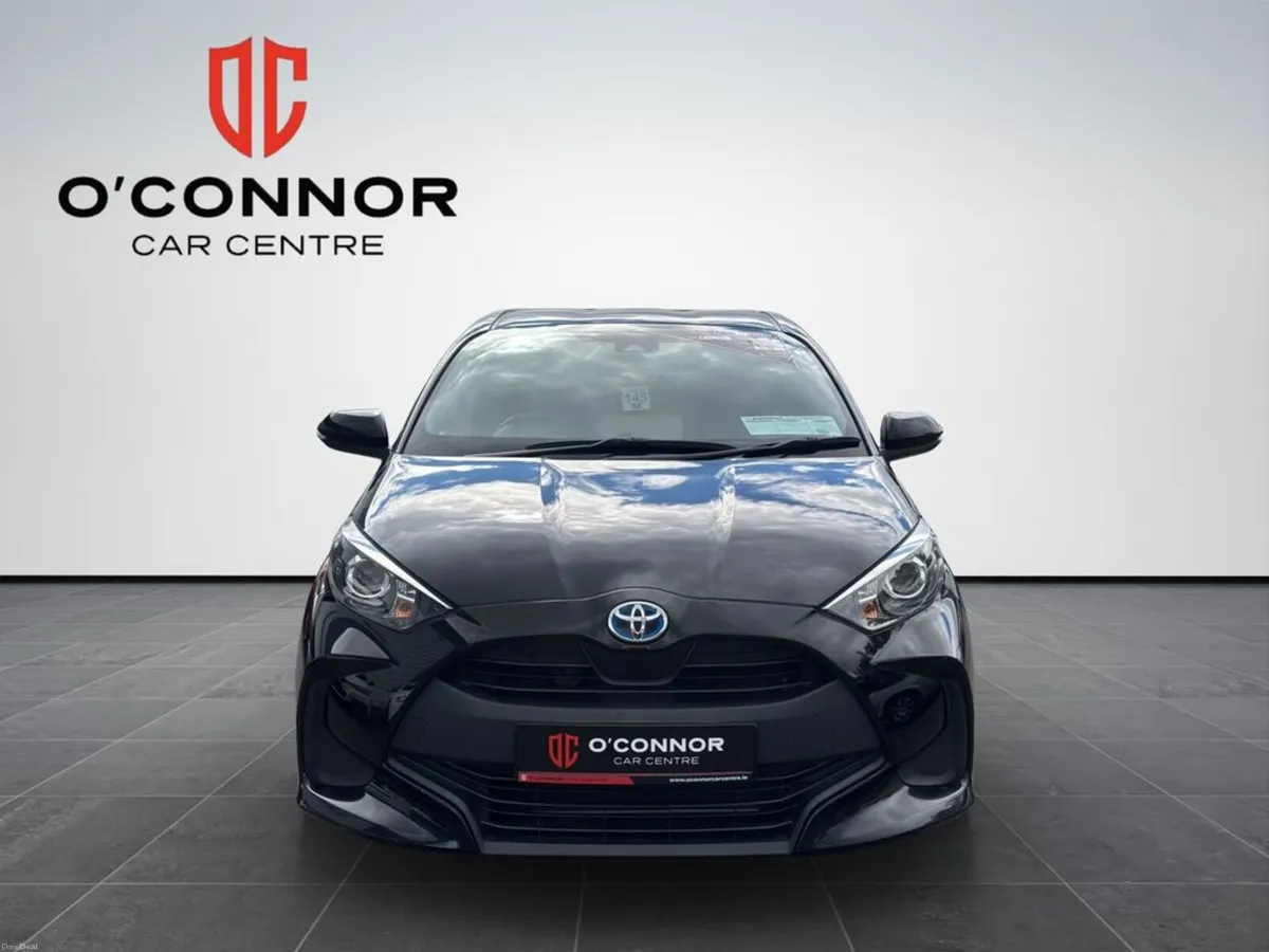 Toyota Yaris Black, hybrid and easy on fuel — this - Image 2