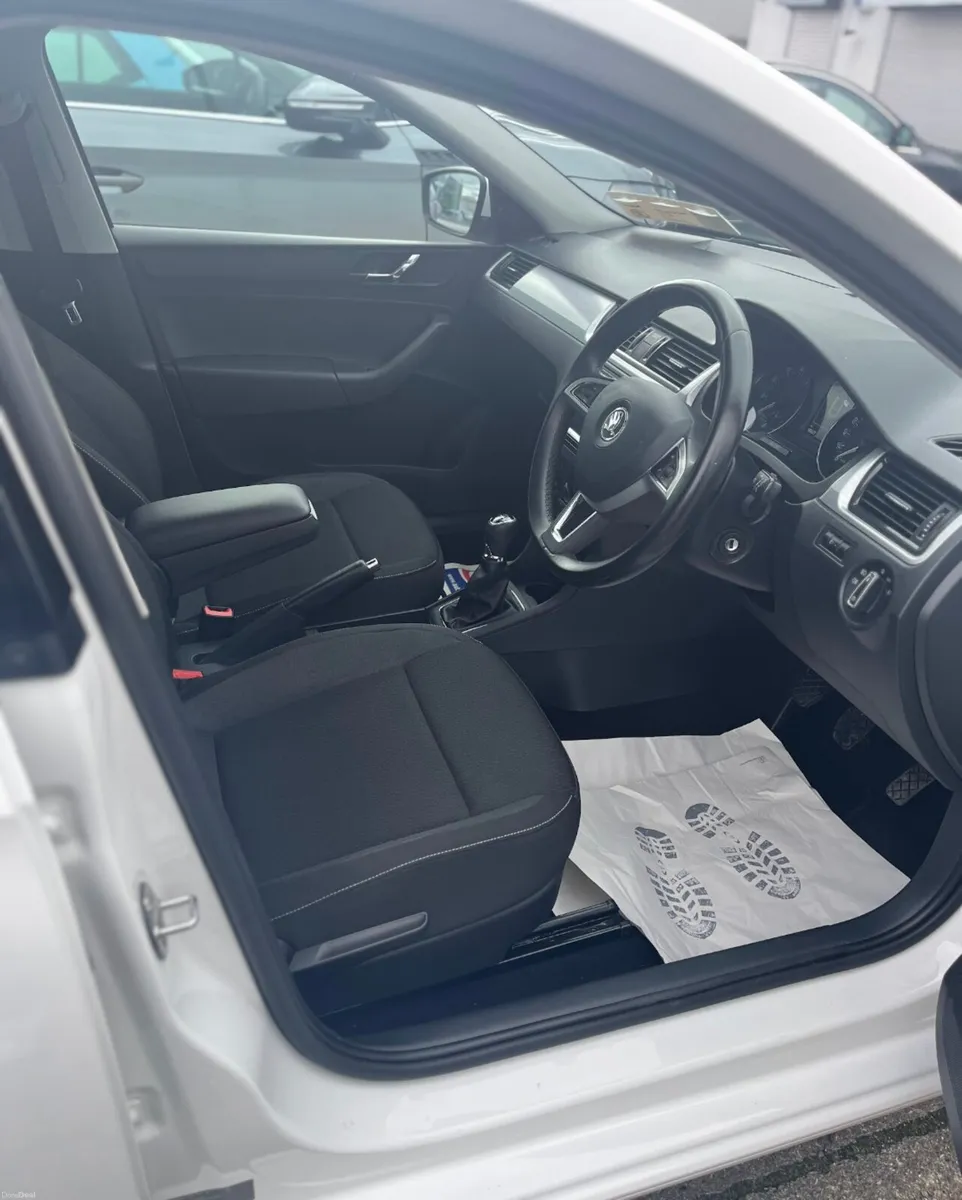 1.2 Skoda Rapid Hatchback - Image 5