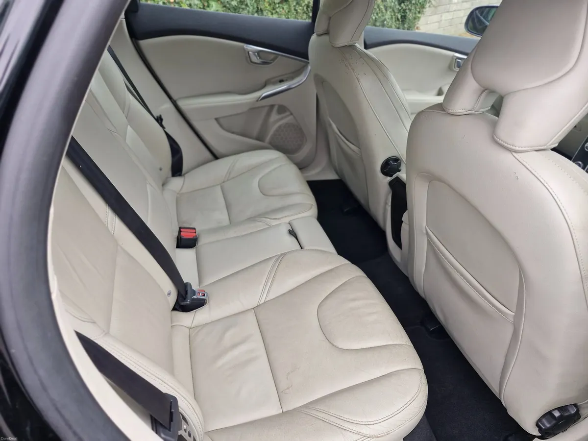Volvo V40 Diesel - Image 2