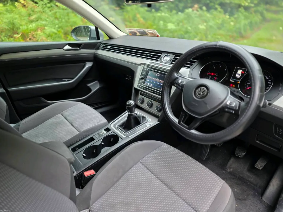 VOLKSWAGEN PASSAT TRENDLINE 1.6 tdi - Image 2
