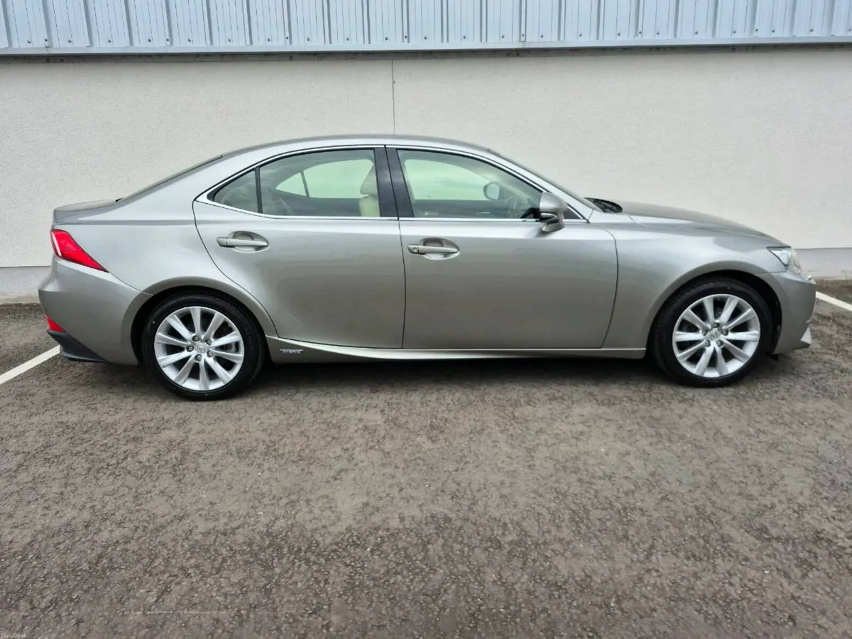 LEXUS IS300H**ONLY 50,000mls**LIKE NEW** - Image 4