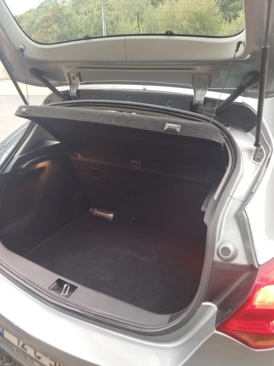 Opel Astra 2012 - Image 4