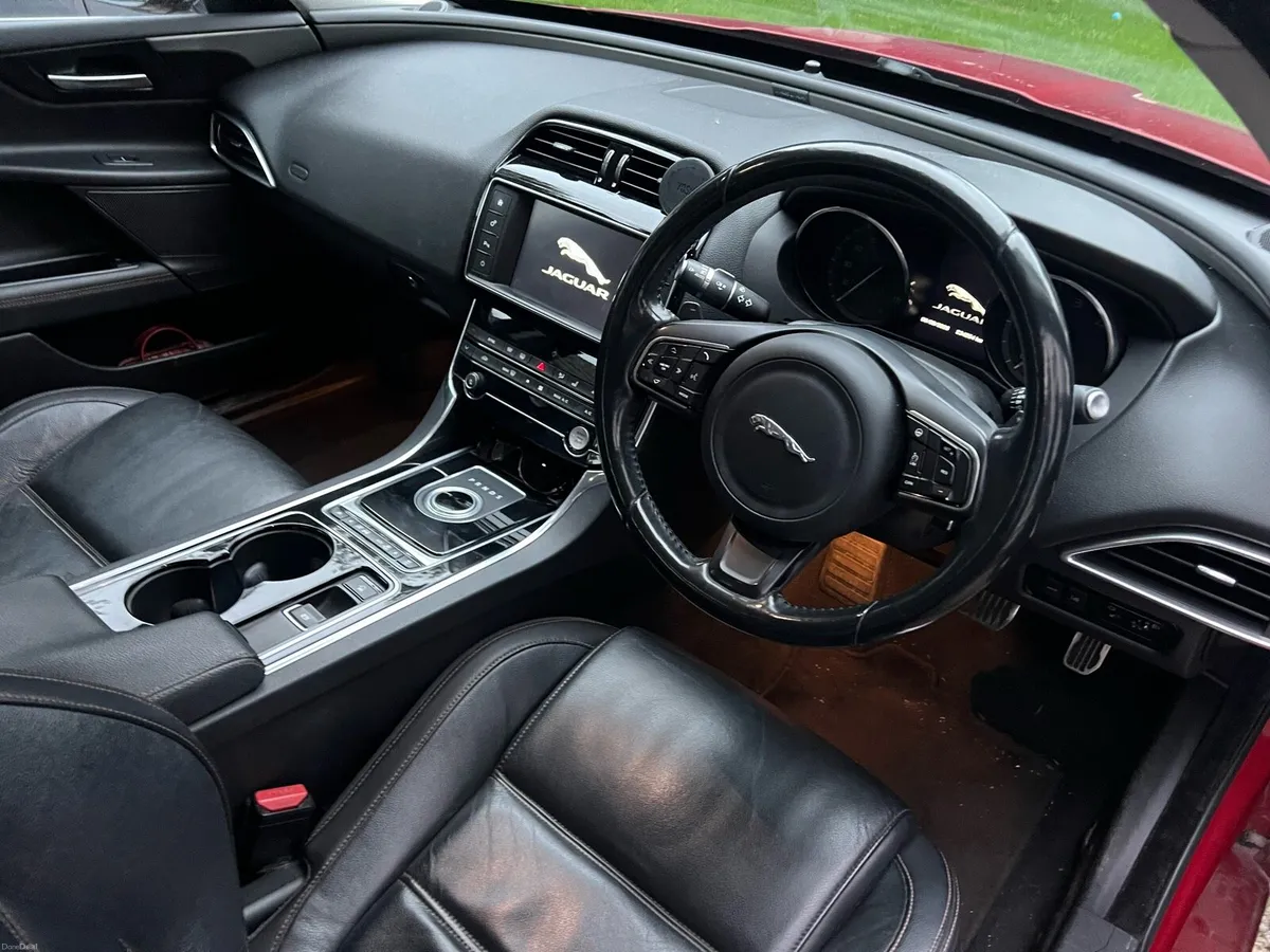 Jaguar XE - Image 6