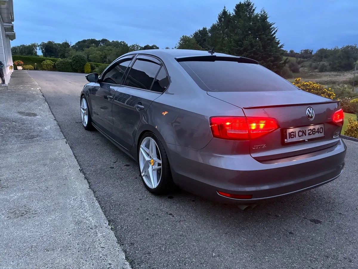 Volkswagen Jetta 161 LOW KM - Image 5