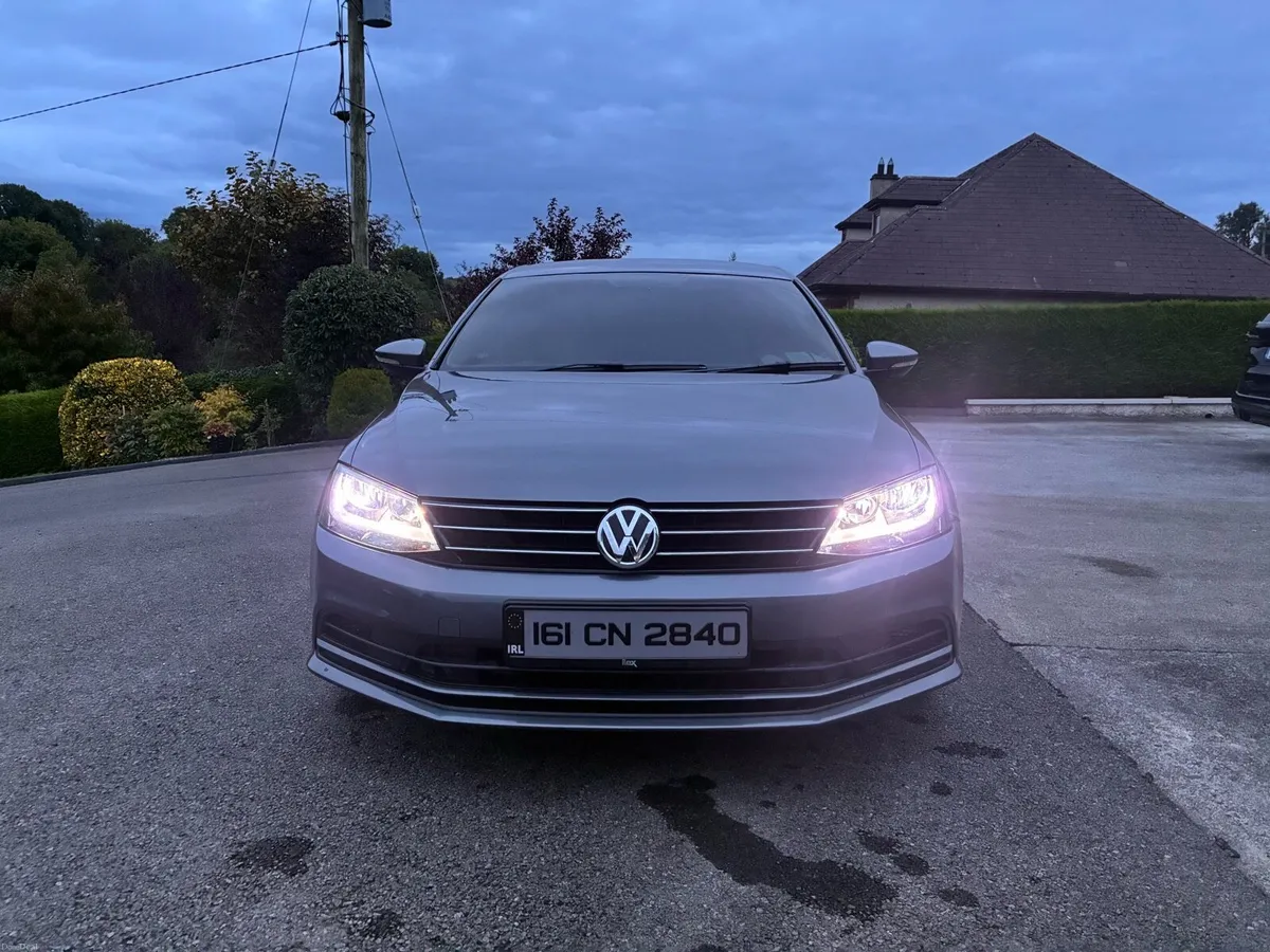 Volkswagen Jetta 161 LOW KM - Image 2