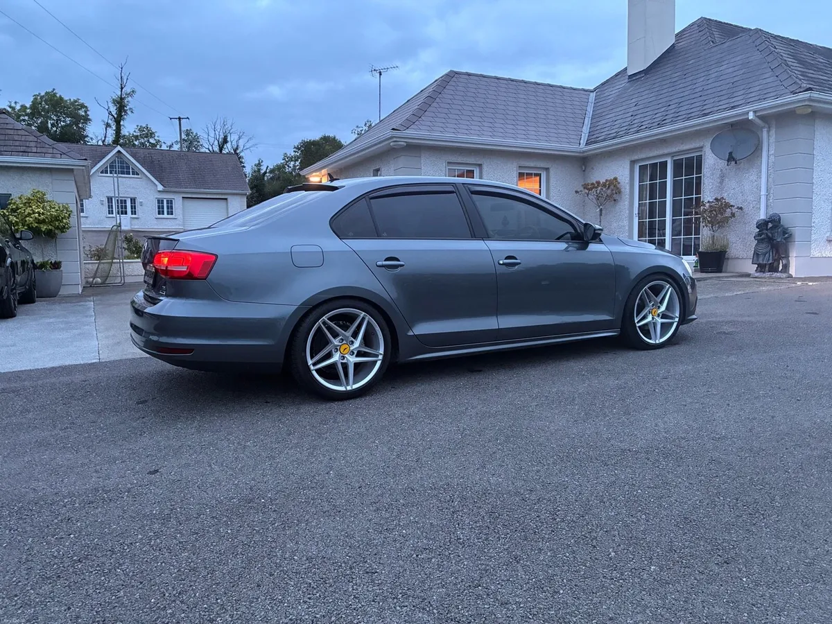 Volkswagen Jetta 161 LOW KM - Image 3