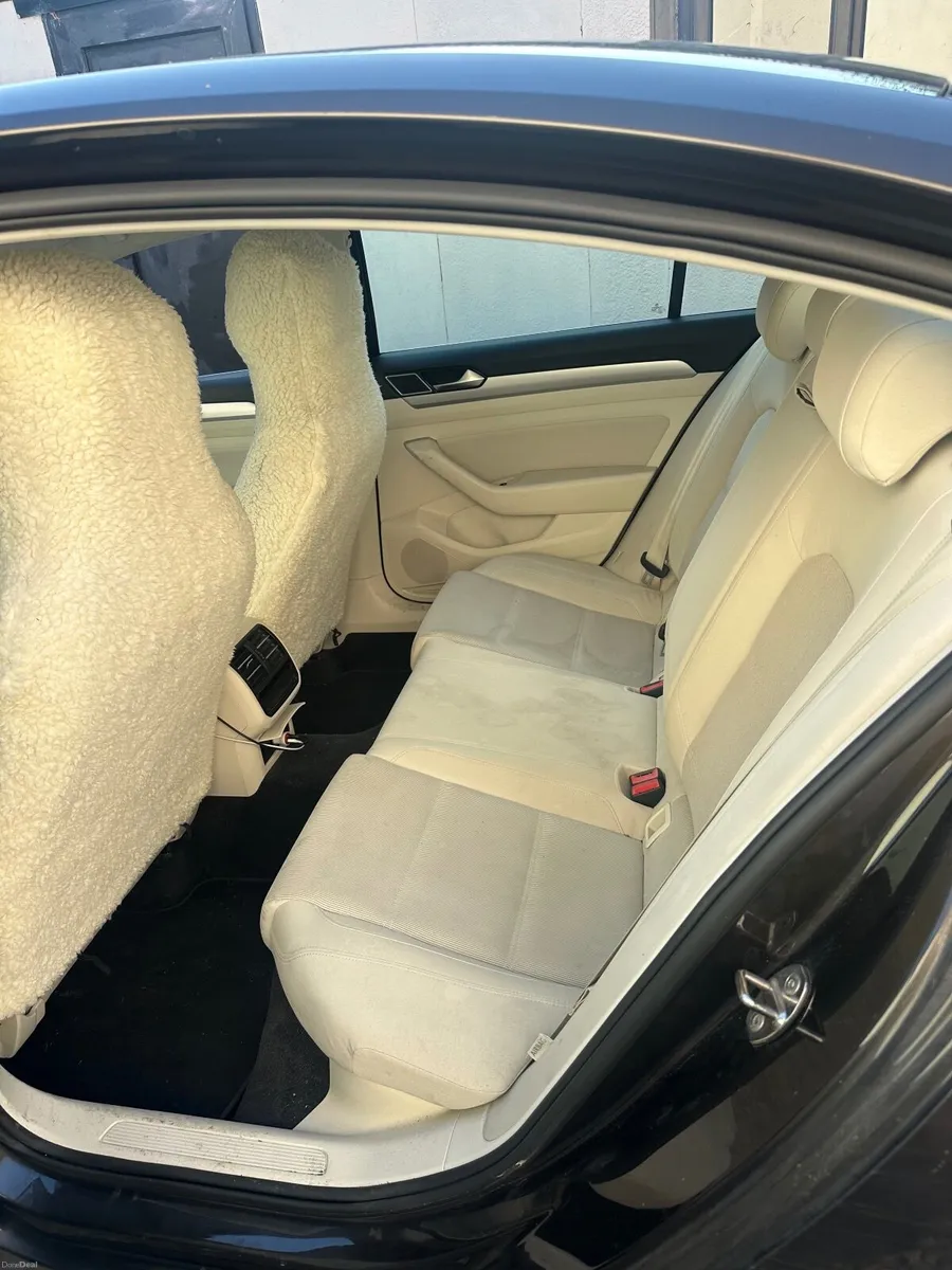 Volkswagen Passat 2016 - Image 2