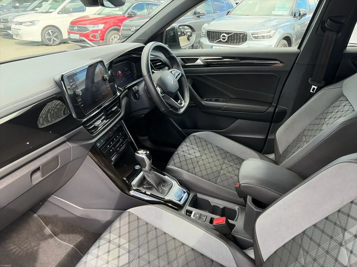 Volkswagen T-Roc R-Line 1.5 TSI 150HP DSG - Image 2