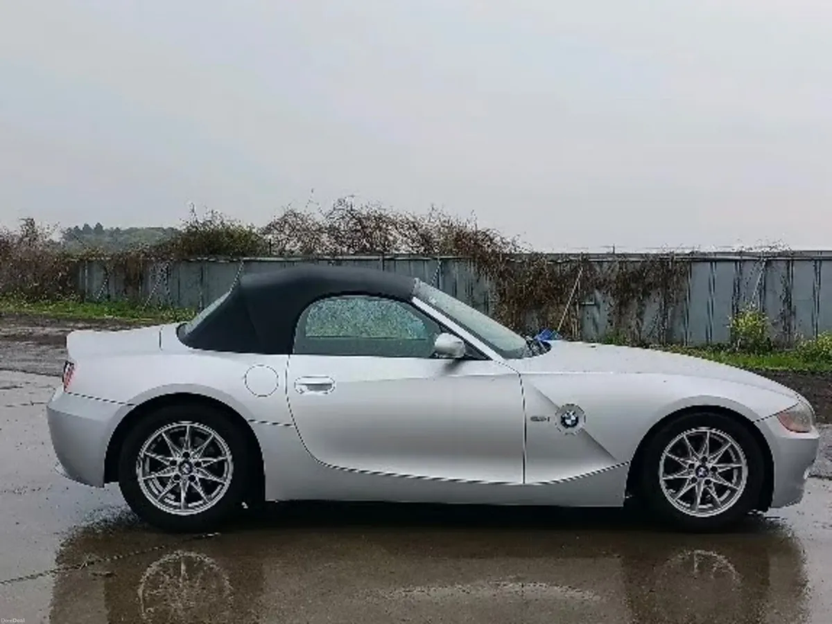 BMW Z4 2006 (like new) - Image 5