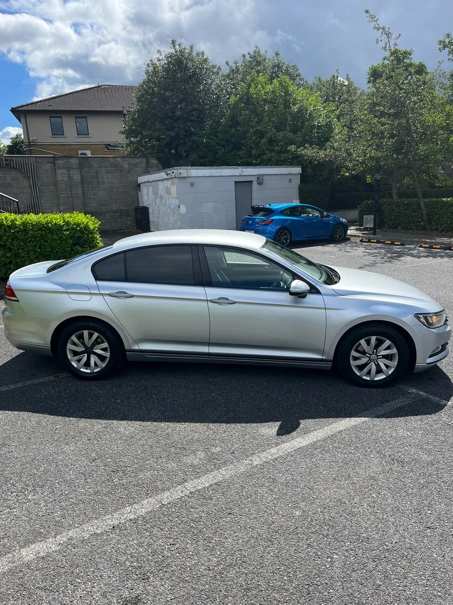 Volkswagen Passat - Image 4