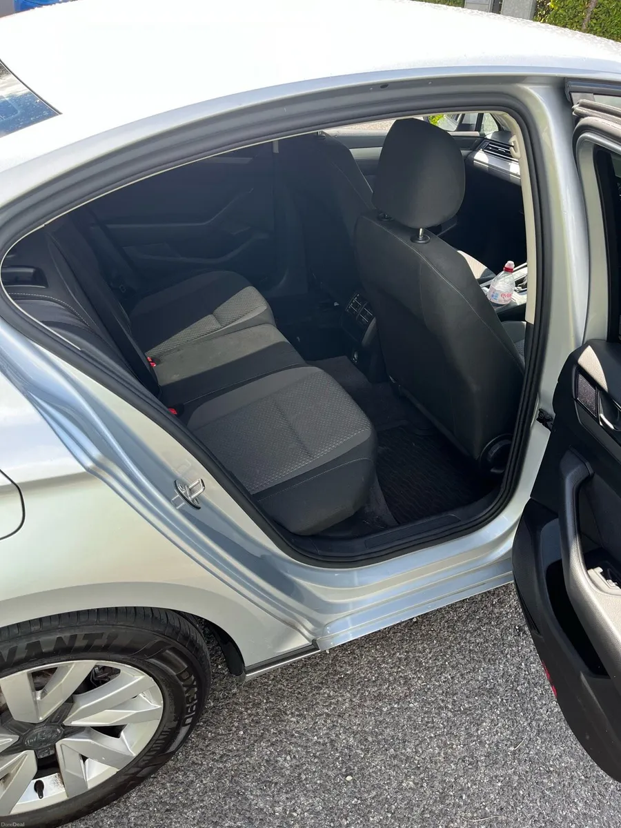 Volkswagen Passat - Image 6