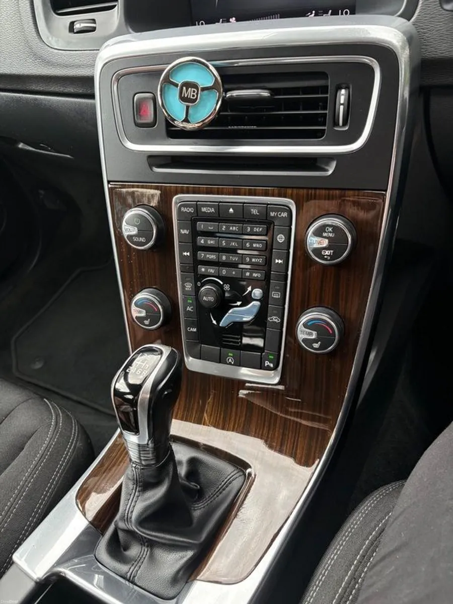2017 Volvo S60 - Image 5