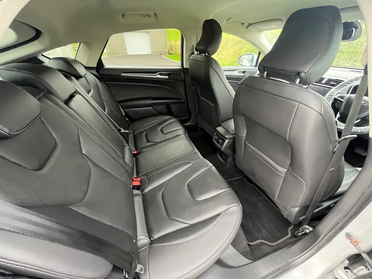 Ford Mondeo 2022 - Image 2