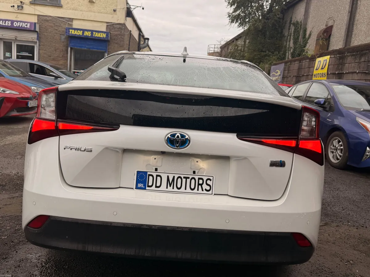 Toyota Prius 2022 self charging hybrid - Image 4