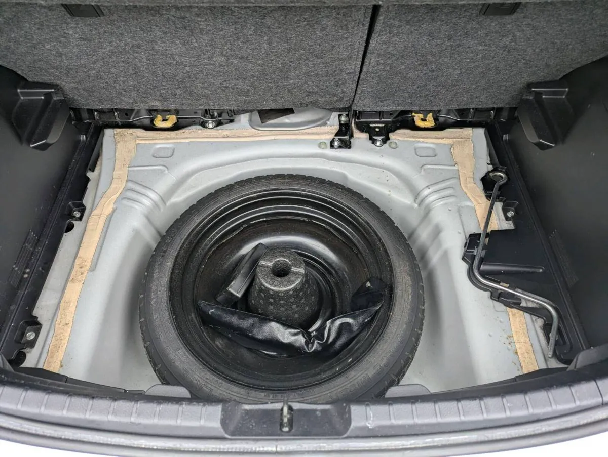 Toyota Yaris - Image 6