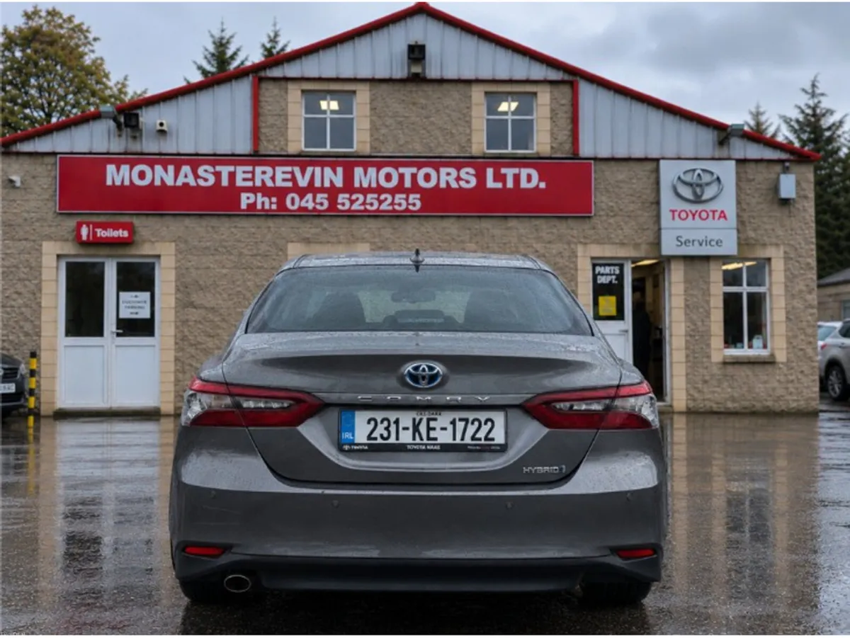 Toyota Camry *ORIGINAL IRISH CAR*   PLATINUM EDITI - Image 3