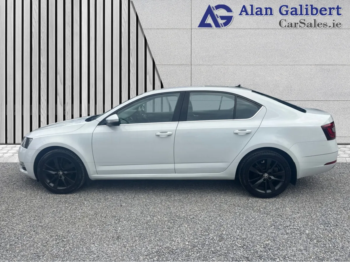 Skoda Octavia STYLE 1.6 TDI REVERSE CAMERA - Image 5