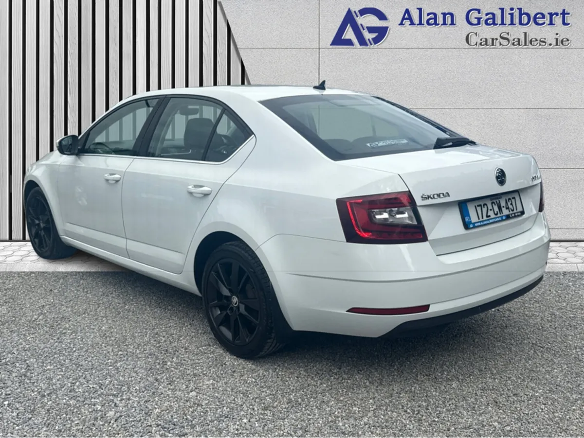 Skoda Octavia STYLE 1.6 TDI REVERSE CAMERA - Image 2