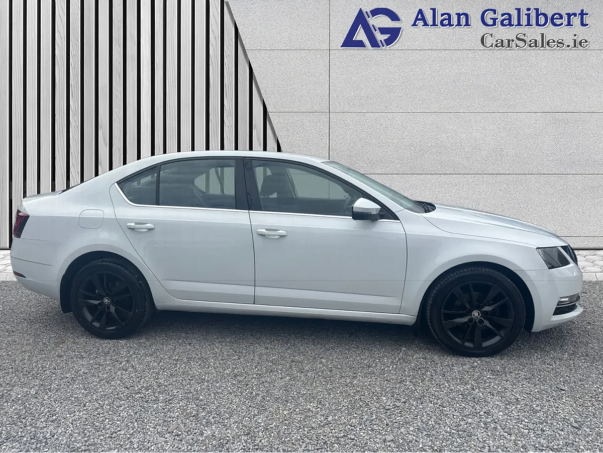 Skoda Octavia STYLE 1.6 TDI REVERSE CAMERA - Image 3