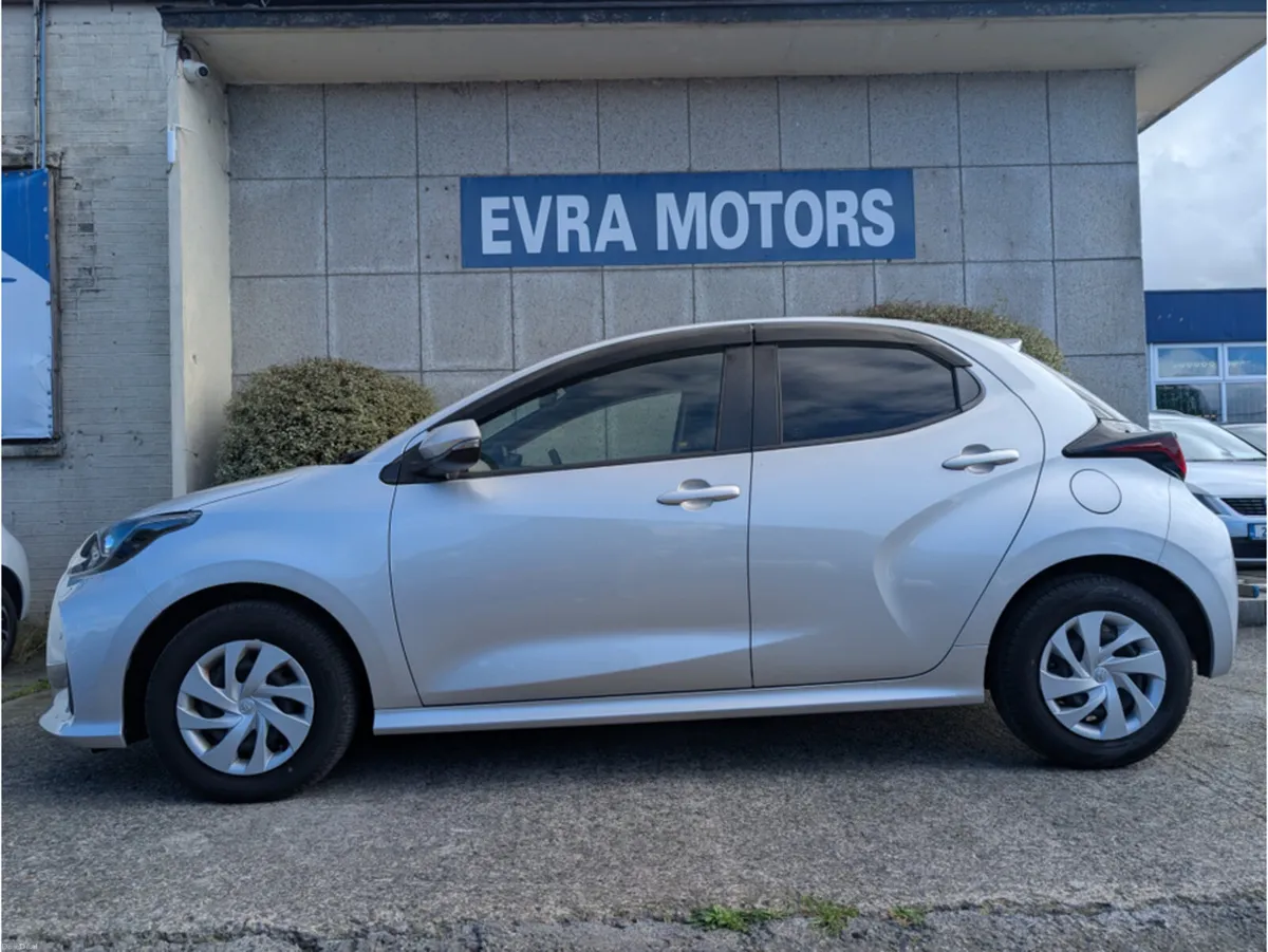 Toyota Yaris X HYBRID AUTOMATIC 1.5 PETROL //LOW M - Image 5