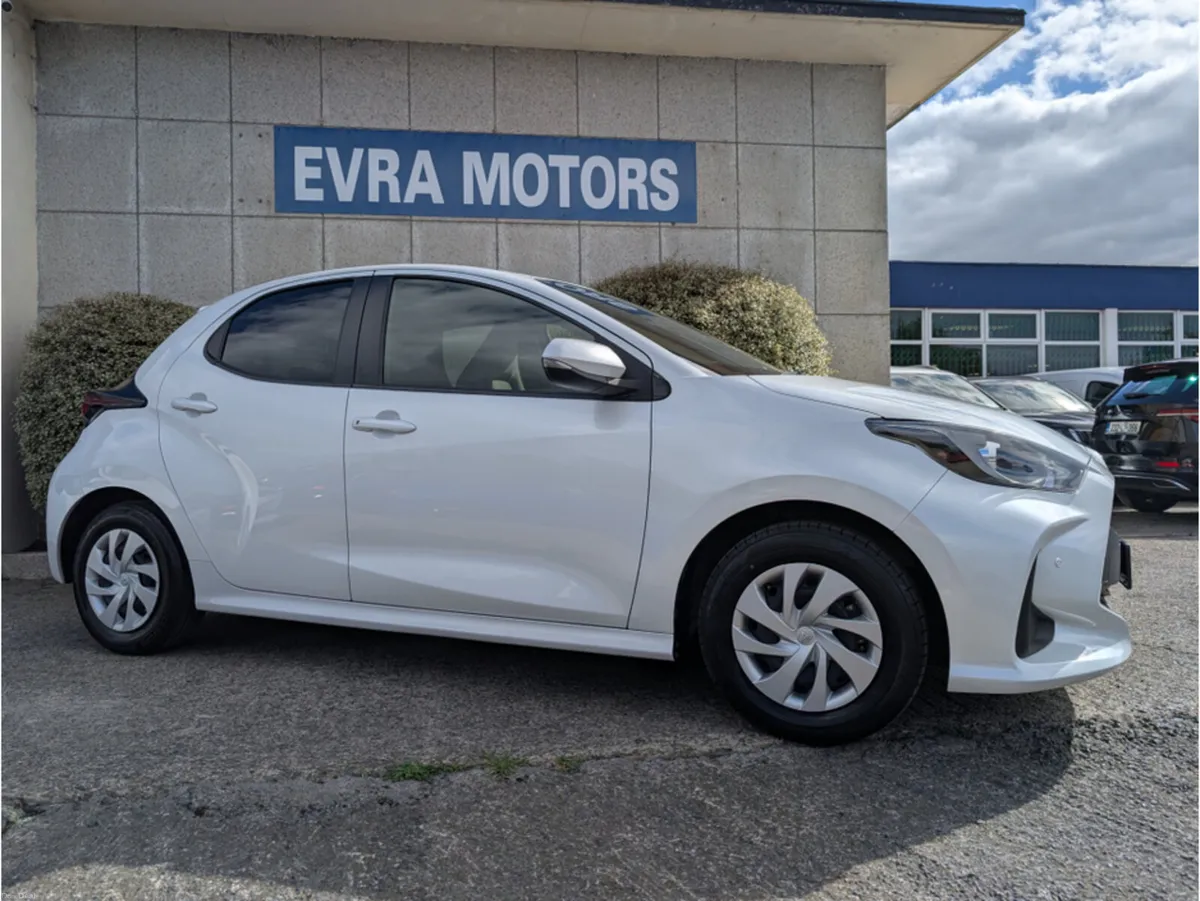 Toyota Yaris X HYBRID AUTOMATIC 1.5 PETROL //KEYLE - Image 3
