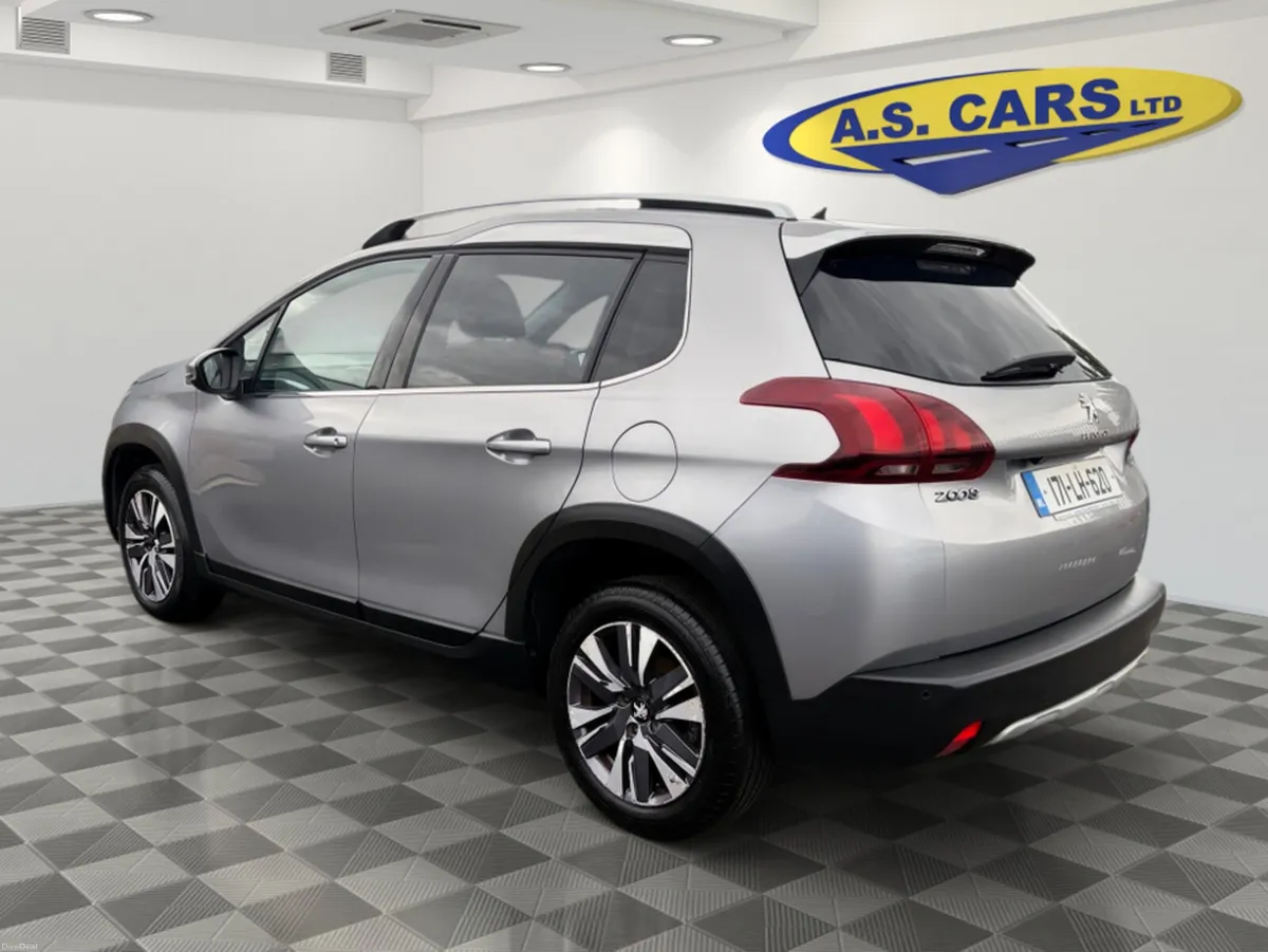 Peugeot 2008 ALLURE 1.2 PURETECH  ** PANORAMIC GLA - Image 5