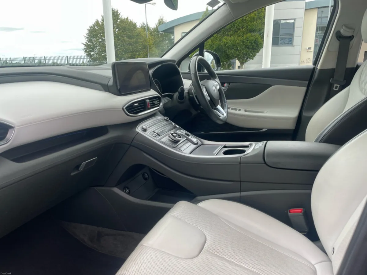 Hyundai Santa Fe PHEV 5DR AUTO - Image 2