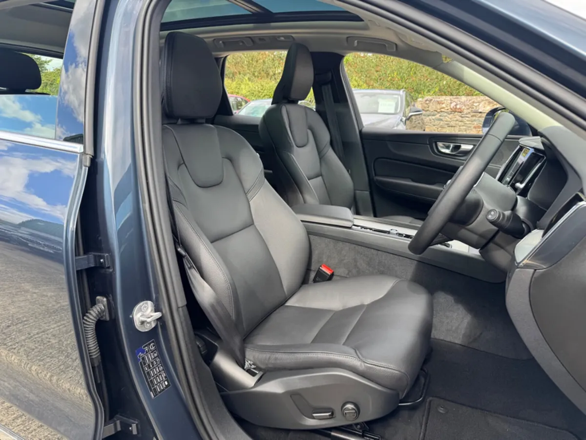 Volvo XC60 CORE T6 PHEV AWD AUTO RECHARGE - Image 5