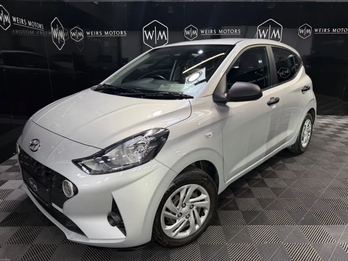 Hyundai i10 1.0 5DR ONE OWNER LOW MILEAGE - Image 1