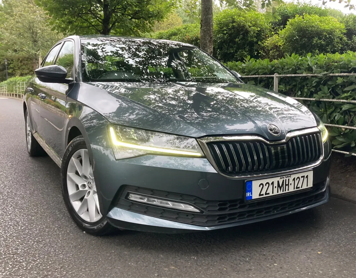 Skoda Superb 1.5TSI 150HP Deluxe SE Edition - Image 3