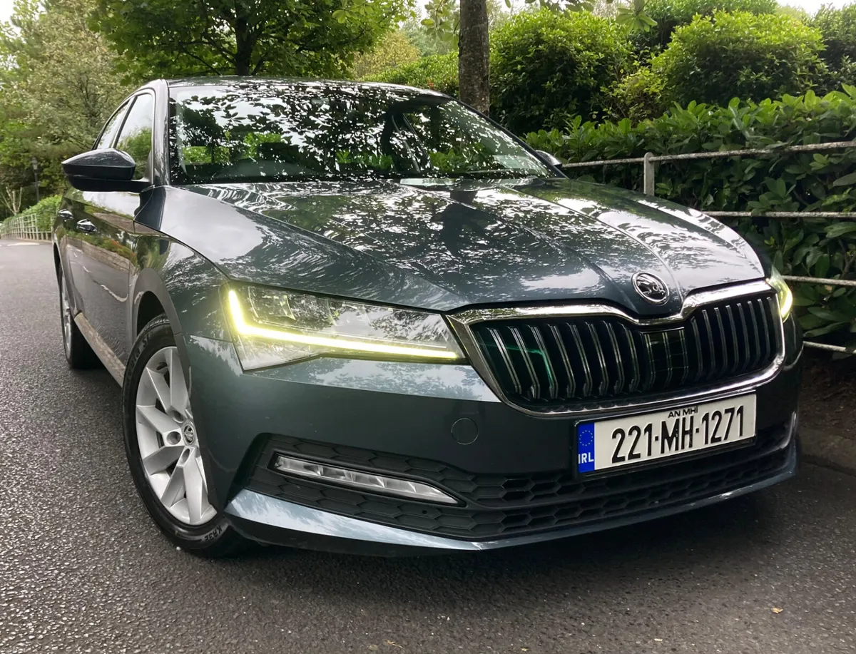 Skoda Superb 1.5TSI 150HP Deluxe SE Edition - Image 2
