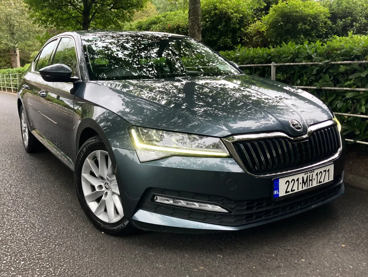 Skoda Superb 1.5TSI 150HP Deluxe SE Edition - Image 1