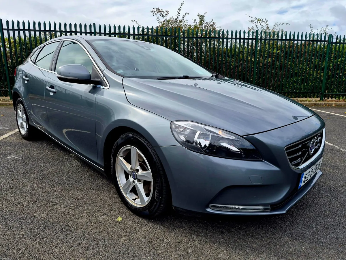 2016  VOLVO V40 D2 1.6 D SE  LOW TAX - Image 1