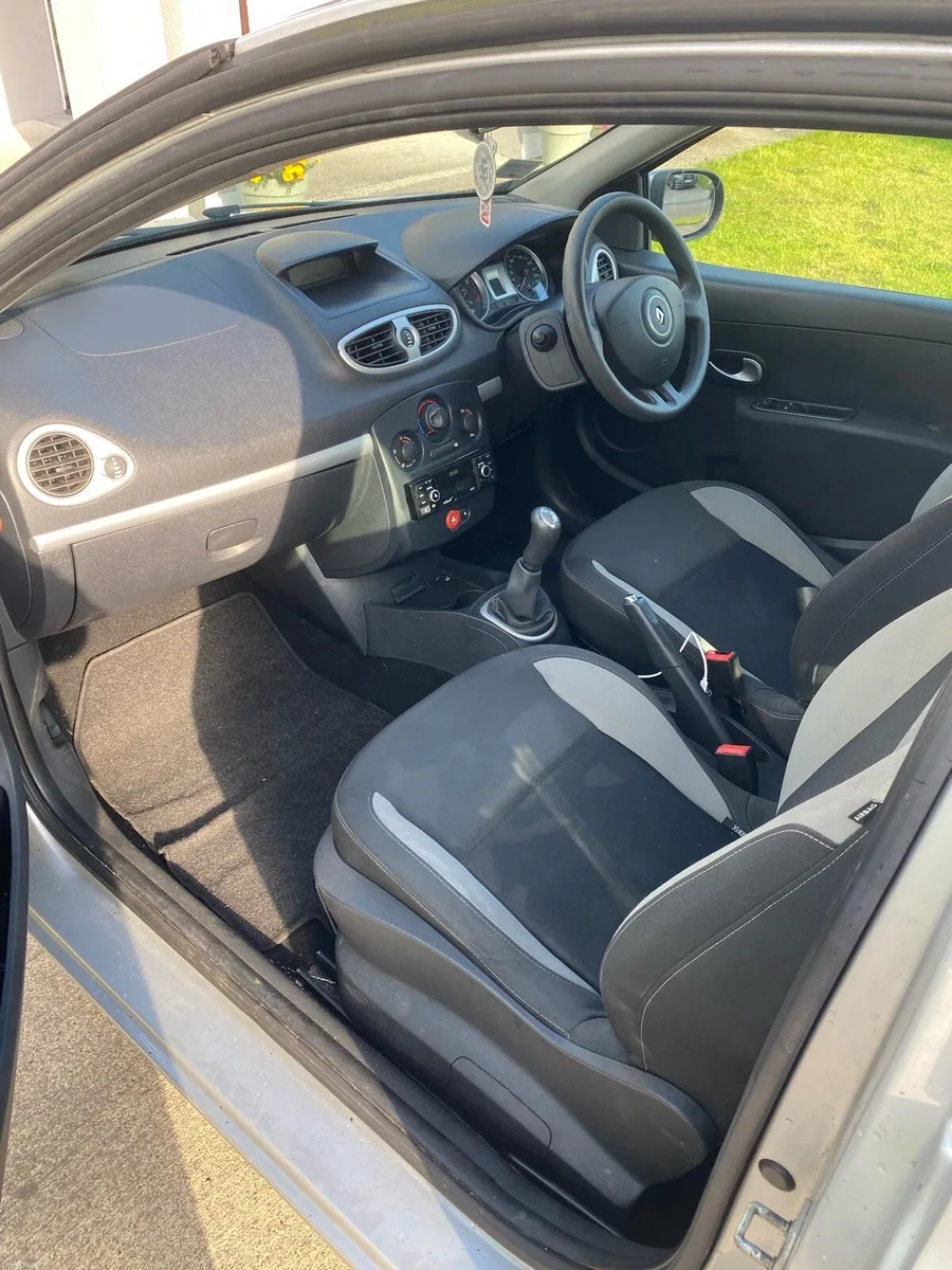 2010 Silver Renault Clio 1.1L Petrol (TAXED& NCT) - Image 3
