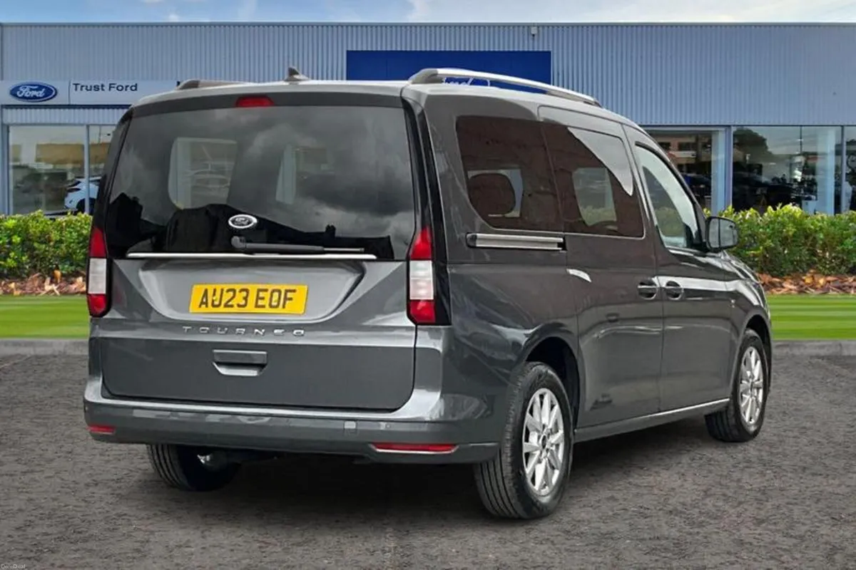 Ford Tourneo Connect 2.0 EcoBlue Titanium 5dr [7 s - Image 4