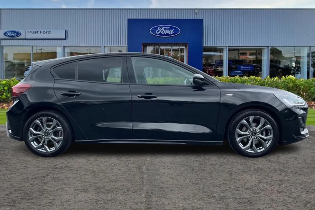 Ford Focus 1.0 EcoBoost ST-Line 5dr - Image 3