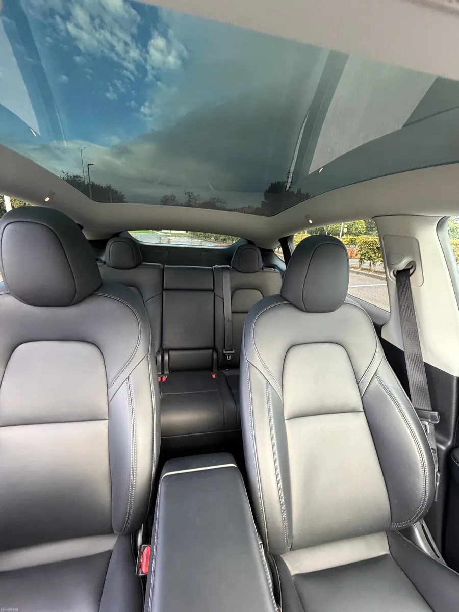 232 Tesla Model Y Long Range AWD – 1 Owner - Image 5