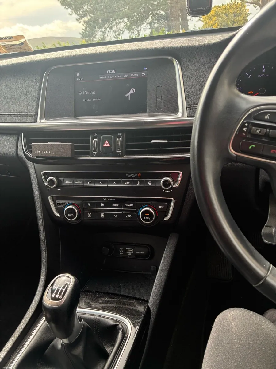 Kia Optima Estate - Image 6