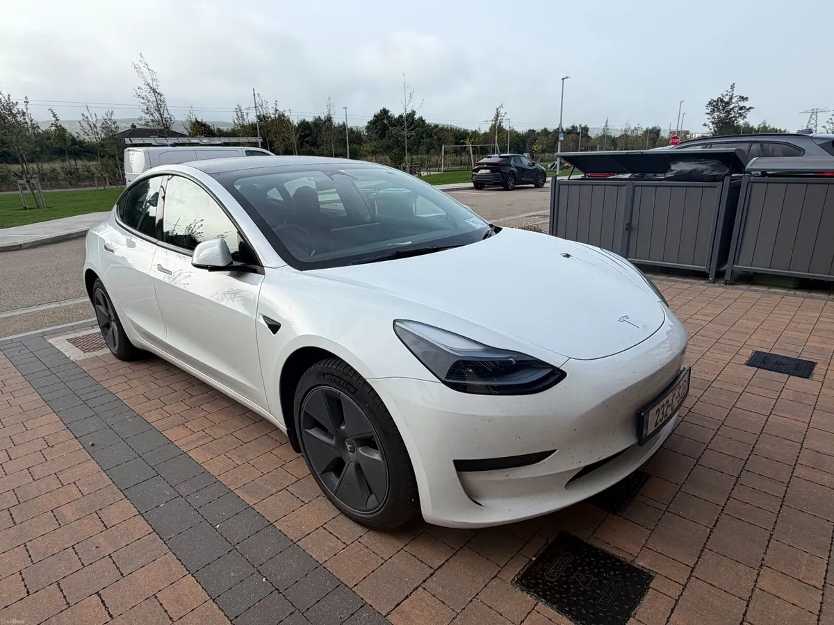 Tesla Model 3 2023 - Image 3