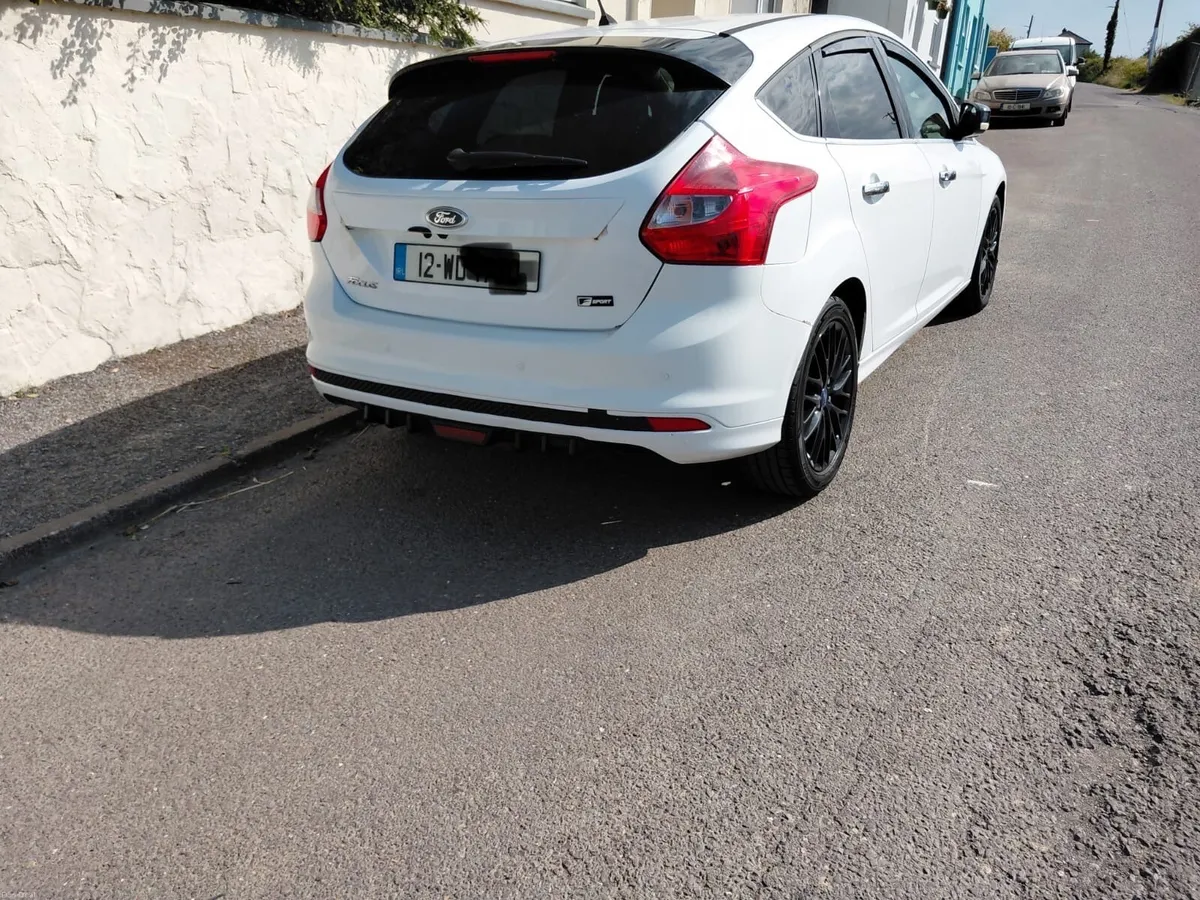 Ford Focus 2012 - Image 2