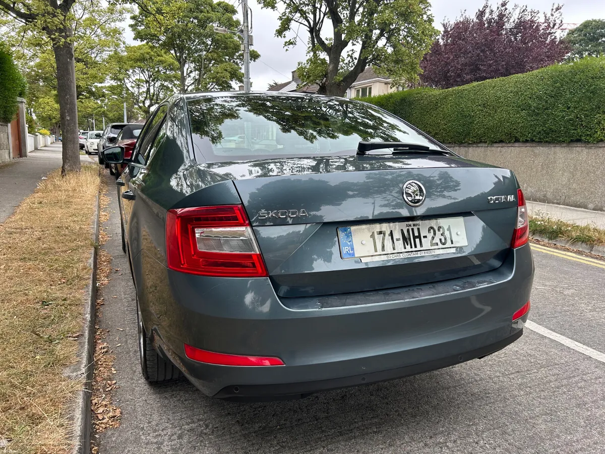 2017 SKODA OCTAIVA STYLE 2.0 TDI PARKING CAMERA - Image 5