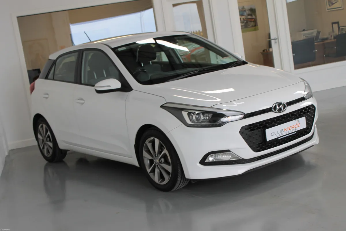Hyundai i20 2016, 1.2 Deluxe Petrol - Image 3