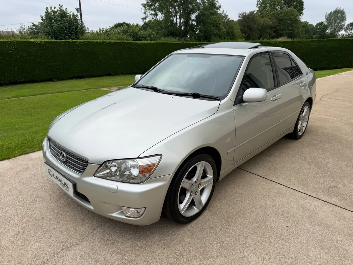 2002 LEXUS IS200 SE AUTO - Image 1