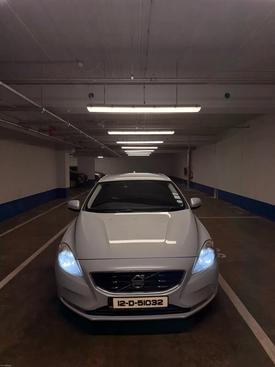 Volvo V40 2012 - Image 1