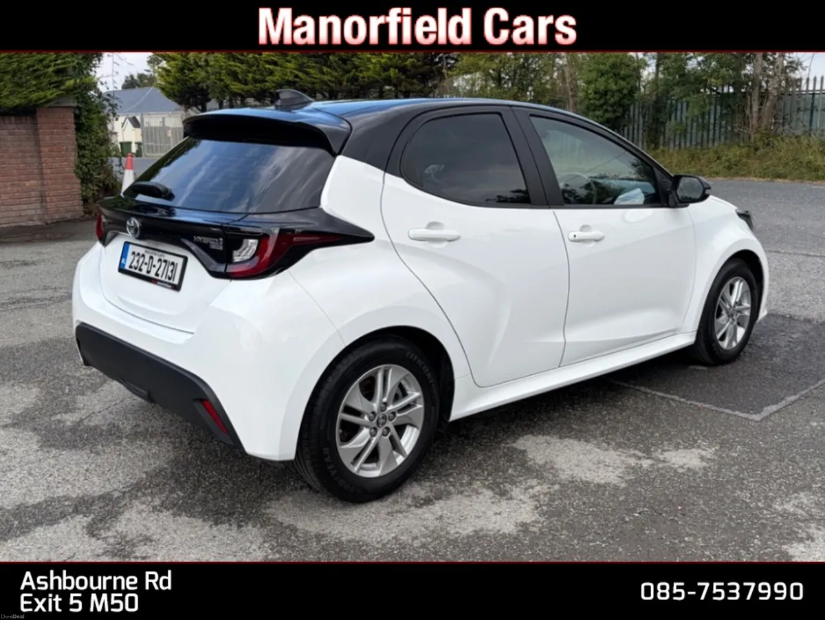 2023 232 Toyota Yaris Luna 1.5 Petrol Hybrid - Image 4