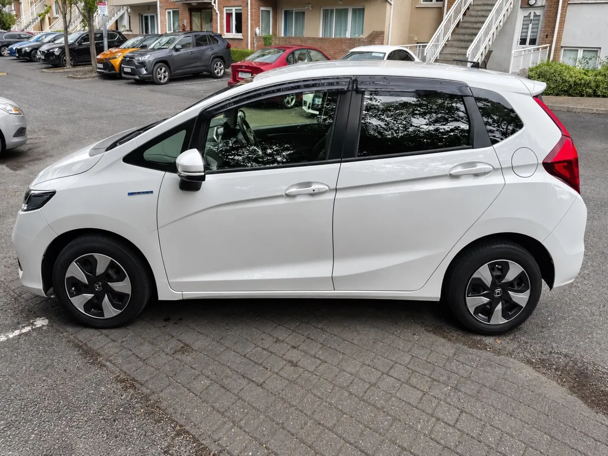 Honda Fit 2018 Hybrid Automatic – Low Mileage - Image 2