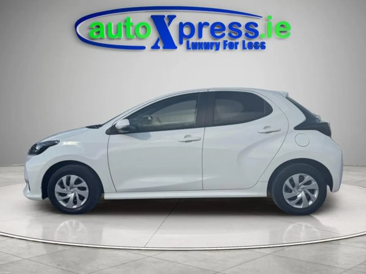 Toyota Yaris 1.5 HYBRID X Automatic, Reversing cam - Image 3