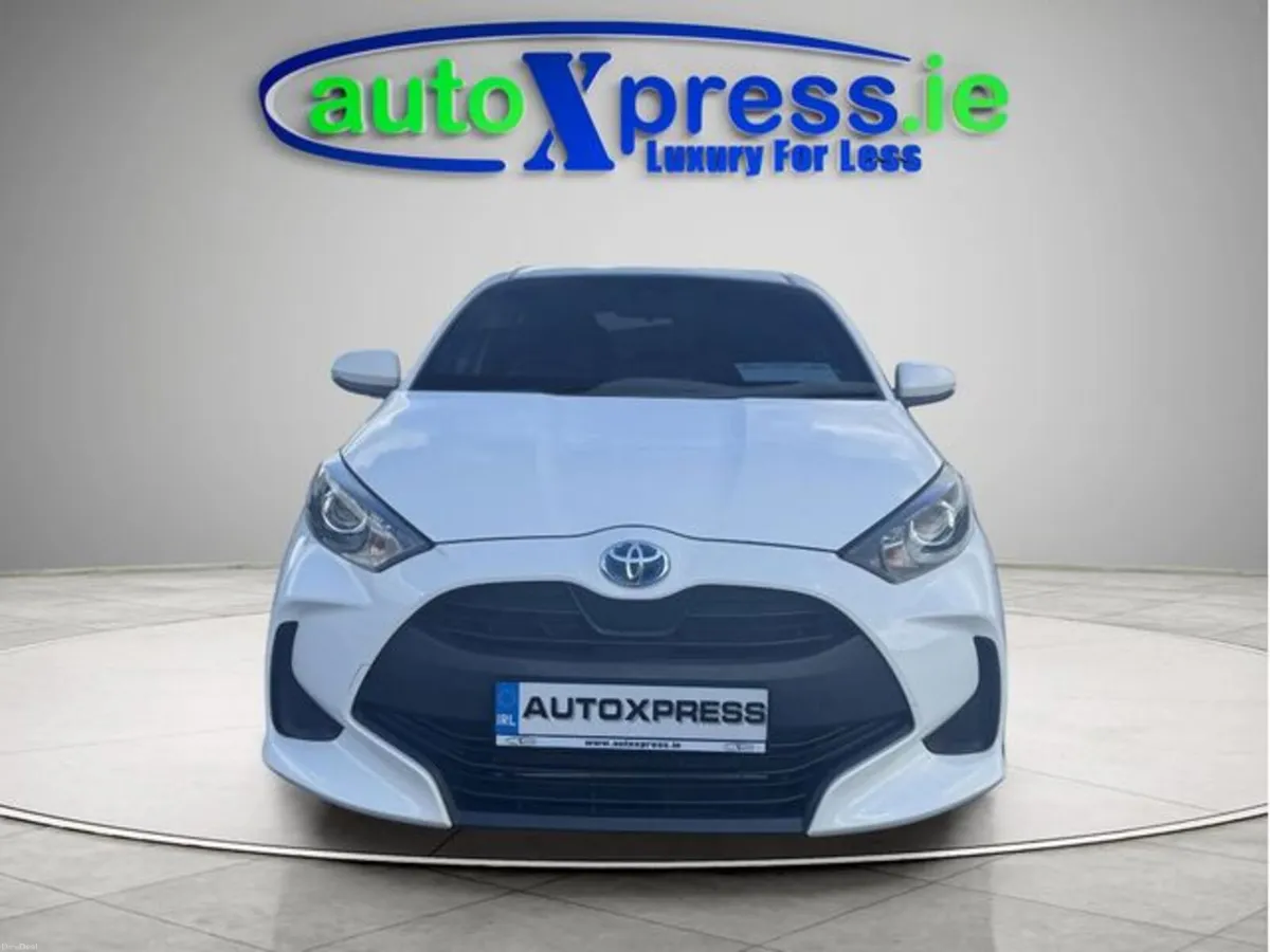 Toyota Yaris 1.5 HYBRID X Automatic, Reversing cam - Image 5