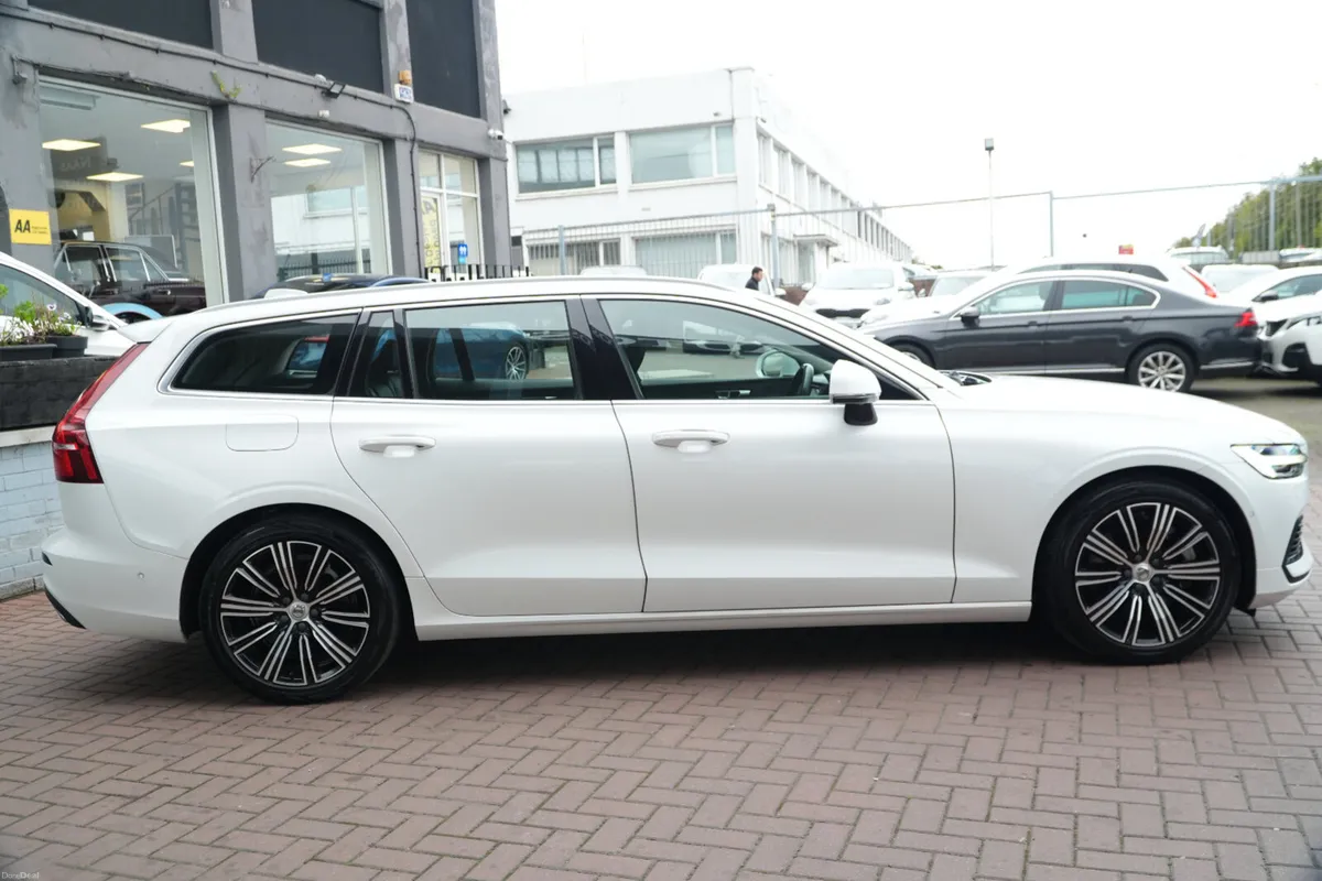 2021 VOLVO V60 T6 AWD RECHARGE - Image 3