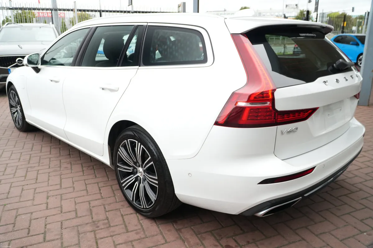 2021 VOLVO V60 T6 AWD RECHARGE - Image 6